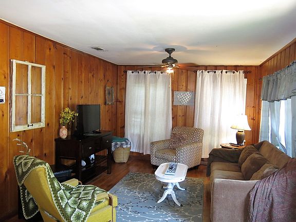 4th image of 329 Dalzell St
