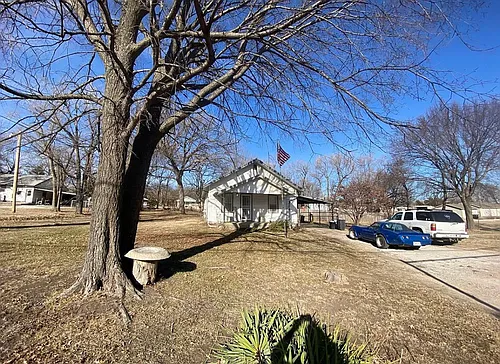 2012 Simpson Ave Photo 1