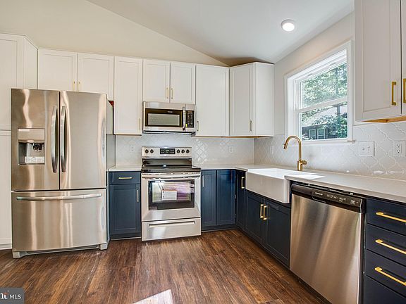 3rd image of 132 Lake Dr