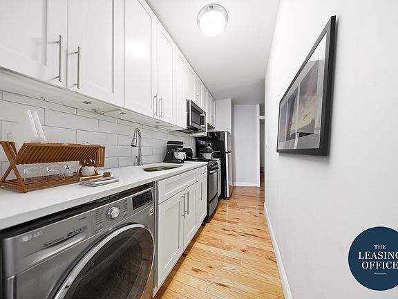 3rd image of 448 W 46th St #Fe