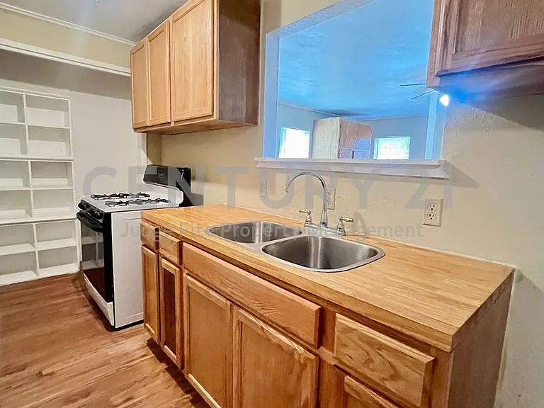 315 Normal St #C — Photo 5