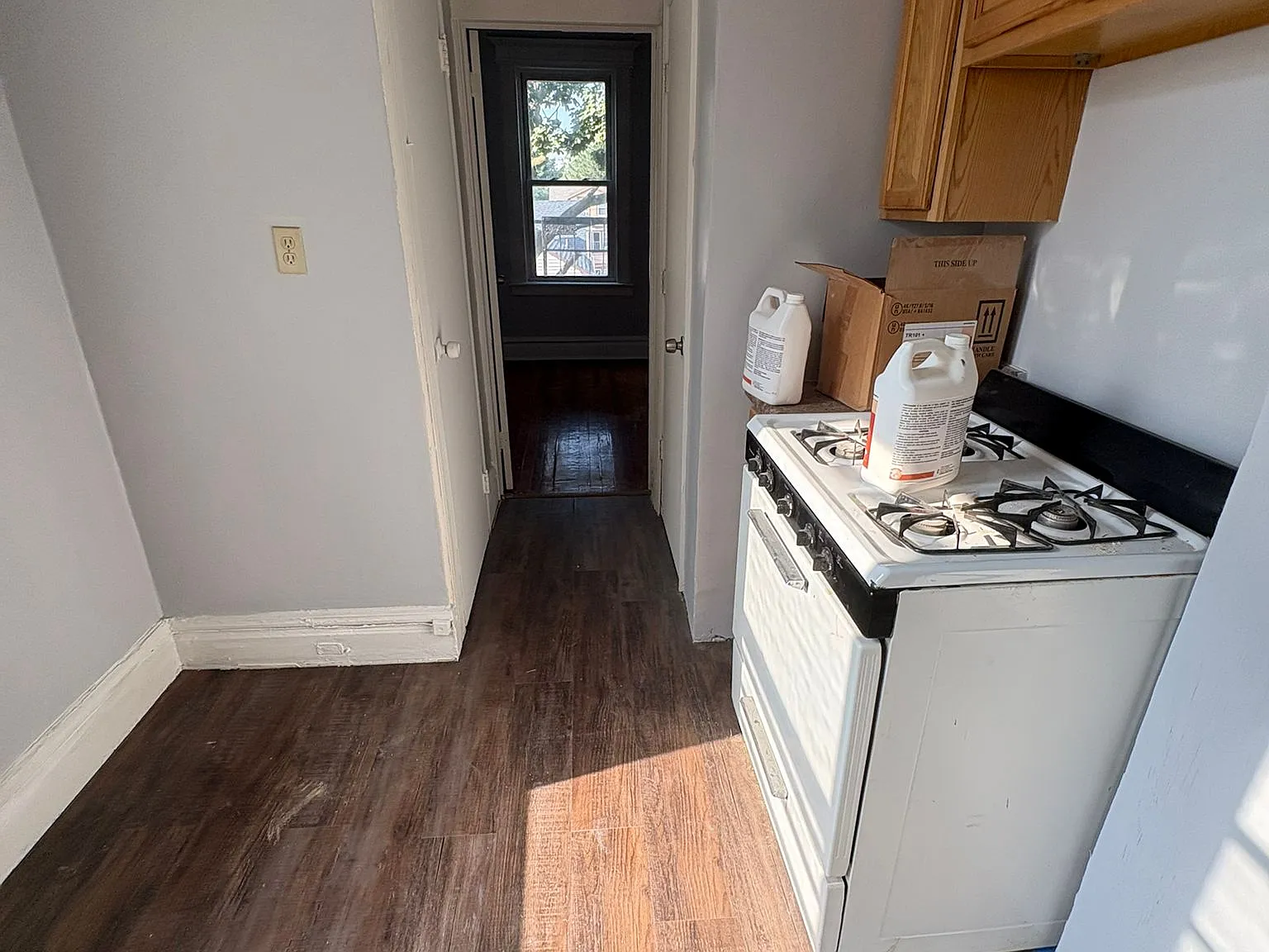 3 bed, 1000 sqft, $1,850 — Photo 2