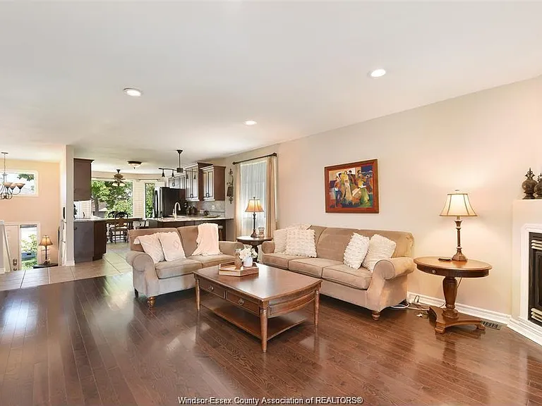 2327 Norcrest Ave — Photo 10