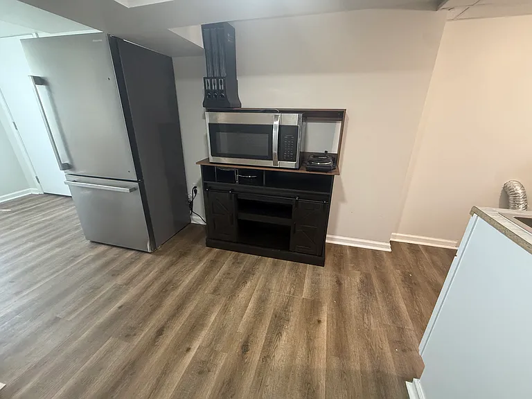 Maple Ave — Photo 16