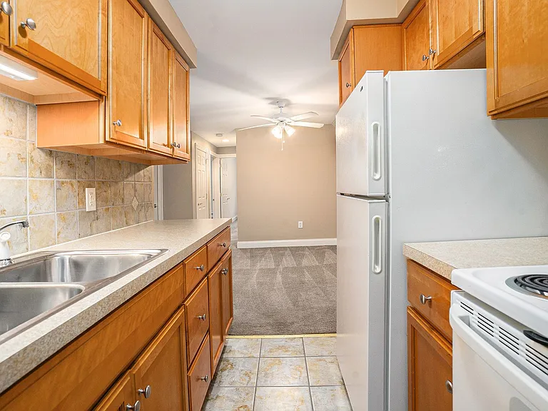 700 Swinehart Rd — Photo 13