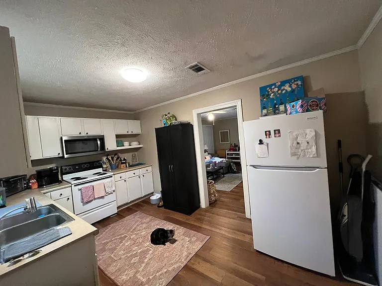16 Lindbergh Blvd — Photo 3