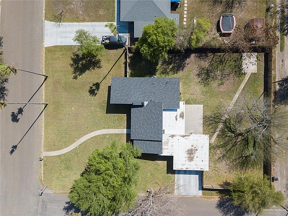 4th image of 1002 Pamela Dr