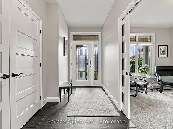4th image of 40 Farmington Cres