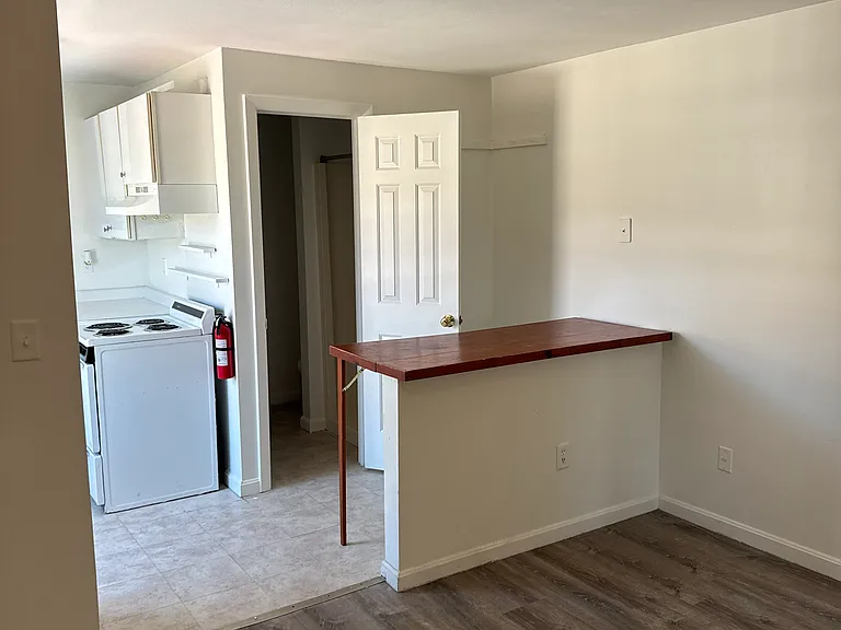 592 Lafayette Rd #2B — Photo 4