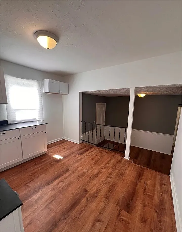 3 bed, 1128 sqft, $1,300 — Photo 3