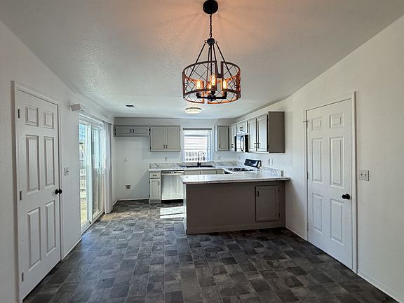3rd image of 7821 Laura Ln