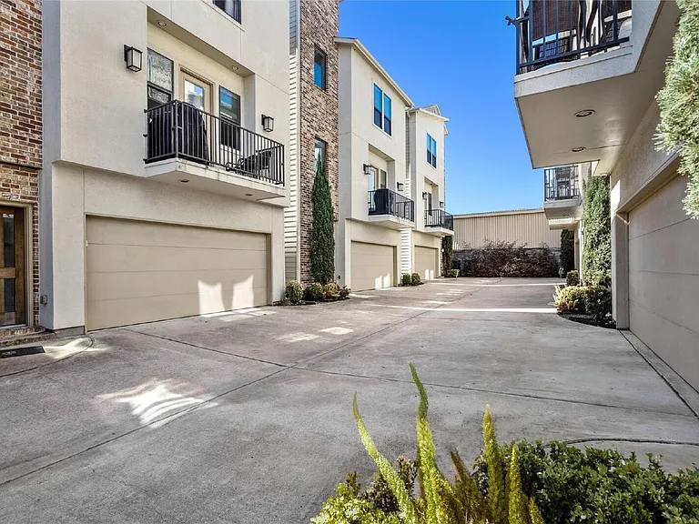 1720 Live Oak St — Photo 29