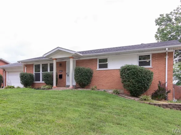 124 Williamsburg Dr, Belleville, IL 62221