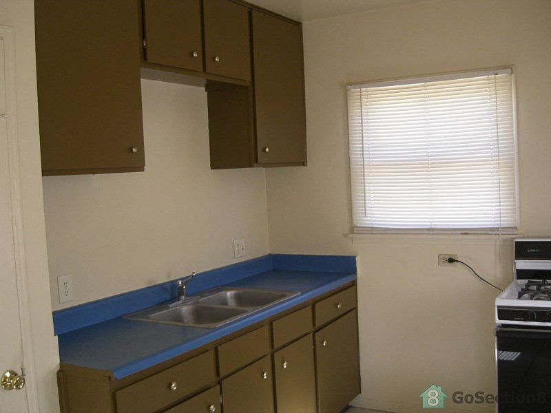 2nd image of 2775 N Mountain View Ave