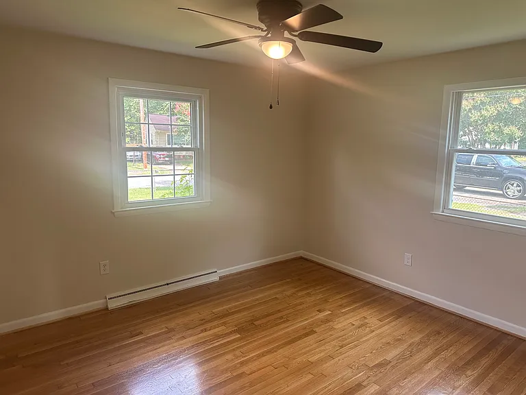 2516 Newport Ave — Photo 5
