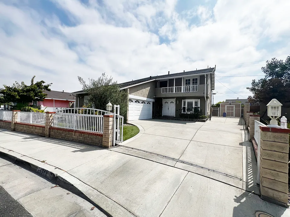 24748 Ravenna Ave