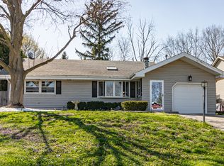 304 Hazelwood Dr, Lindenhurst, IL