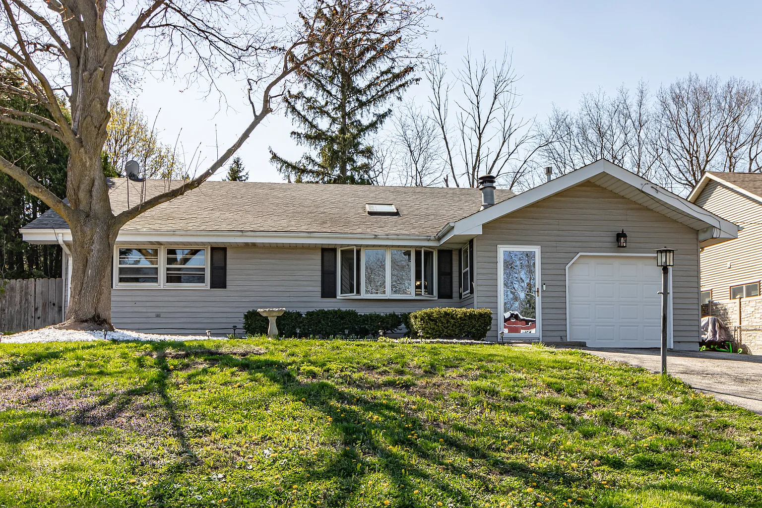 304 Hazelwood Dr photo 1