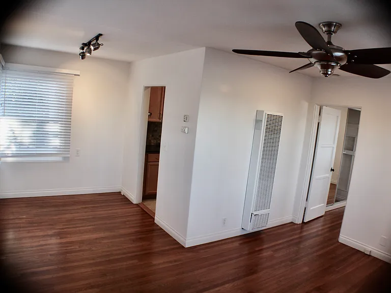 4585 Santa Monica Ave — Photo 8