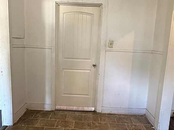 4th image of 409 Champ Clark St