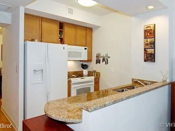 4th image of 130 N Garland Ct APT 1408