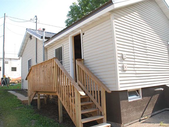 3rd image of 112 E Plum St