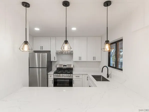 2366 Almeria Ct, La Jolla, CA 92037