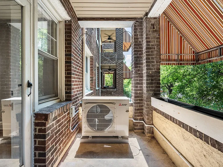 742 Washington Park #B4 — Photo 32