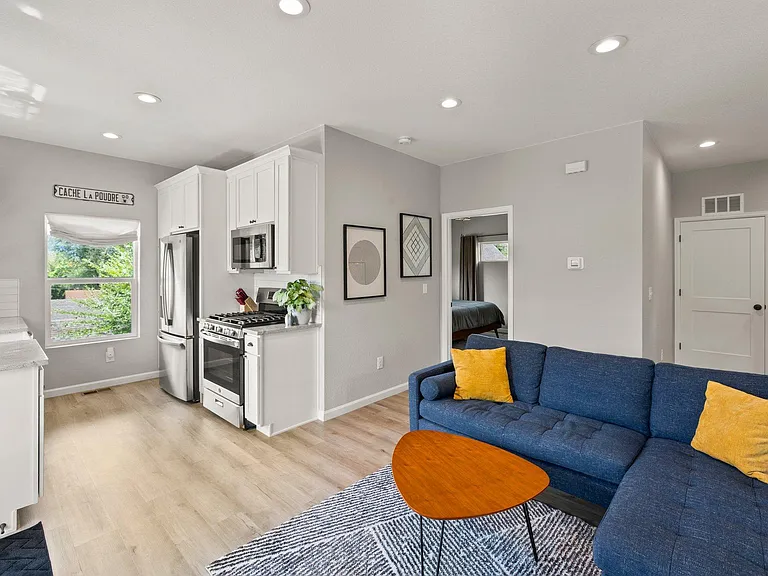 815 E Cache La Poudre St #B — Photo 8