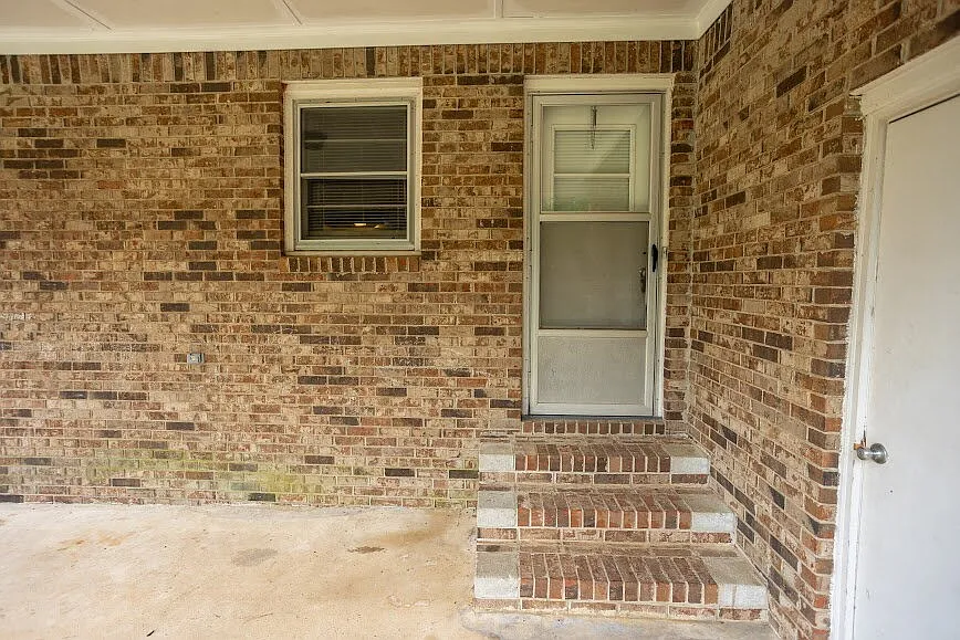 3 bed, 1.5 bath, 1217 sqft, $1,550 — Photo 3