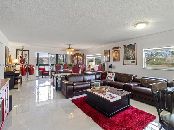 100 SW 130th Ter APT 215C, Pembroke Pines, FL 33027