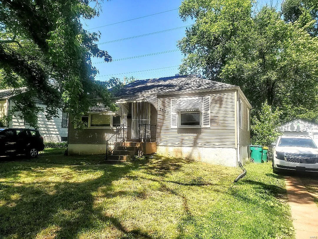 7537 Haywood Dr photo 1
