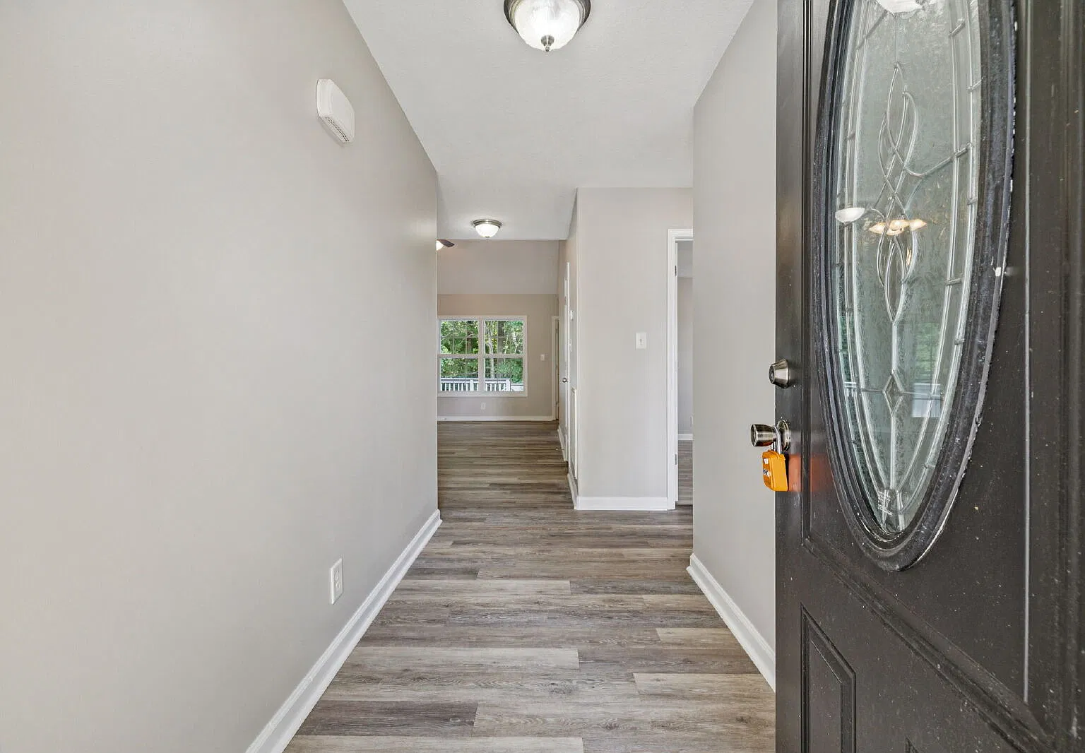 3 bed, 2.0 bath, 1480 sqft, $1,900 — Photo 2