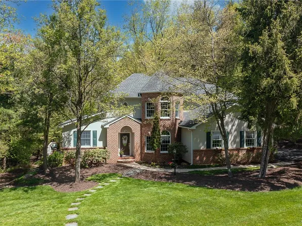 4551 Brookridge Dr, Center Valley, PA 18034