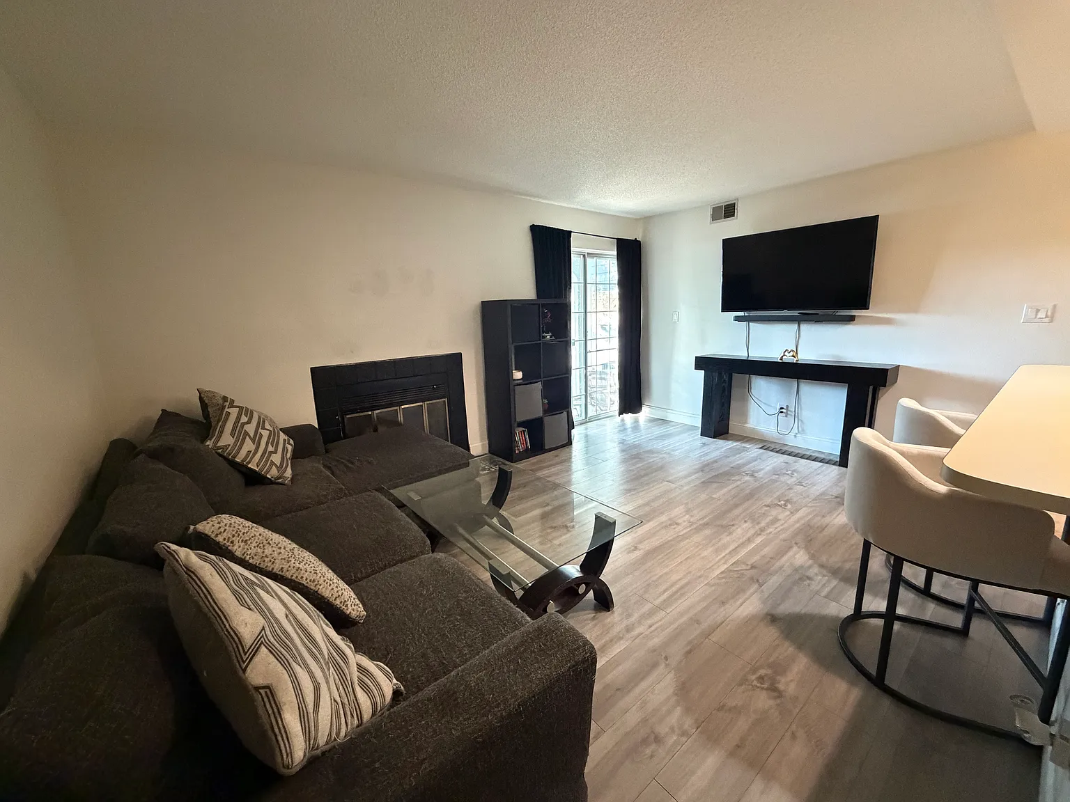 1 bed, 608 sqft, $2,100 — Photo 3
