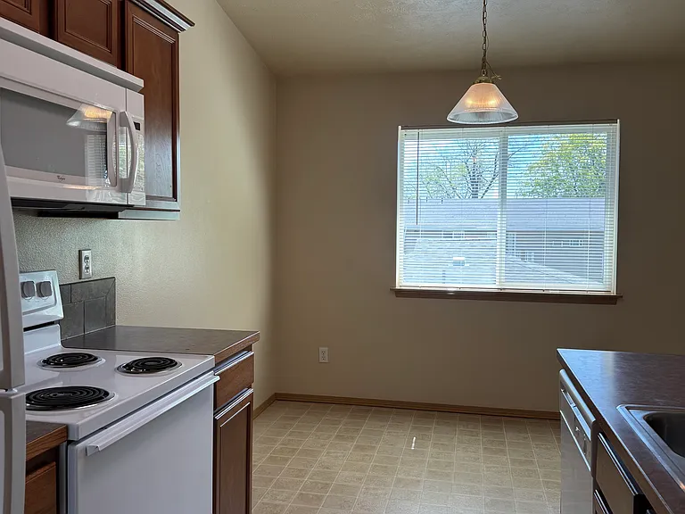 Four Oaks Kitchen-Dining Room
