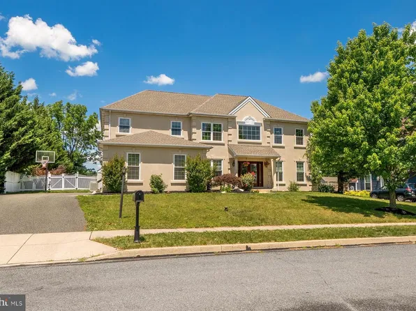 125 Summer Hill Dr, Gilbertsville, PA 19525