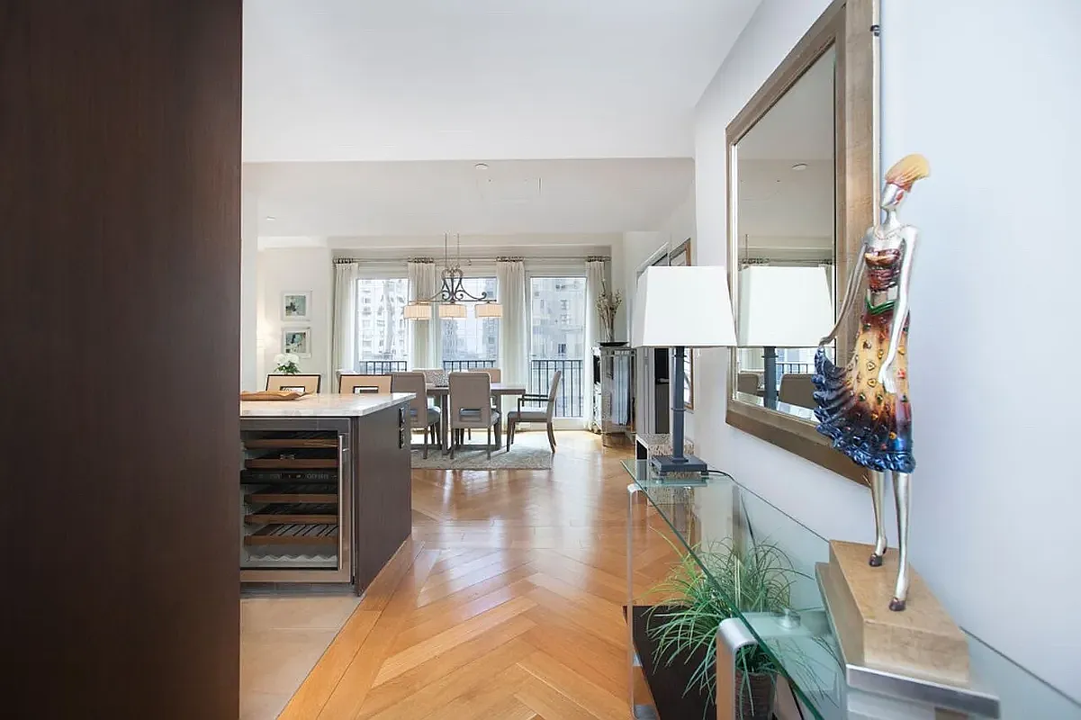 160 Central Park South — Photo 2