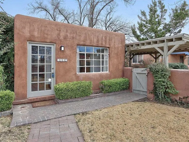 1032 Columbia Dr NE — Photo 3