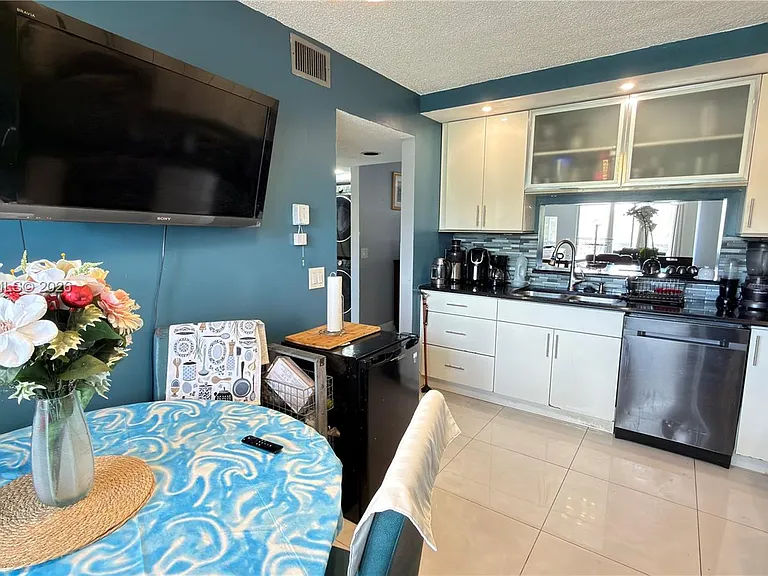 12500 SW 5th Ct #307M — Photo 17
