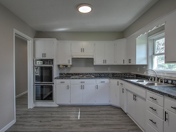 4th image of 785 401st Ave NW