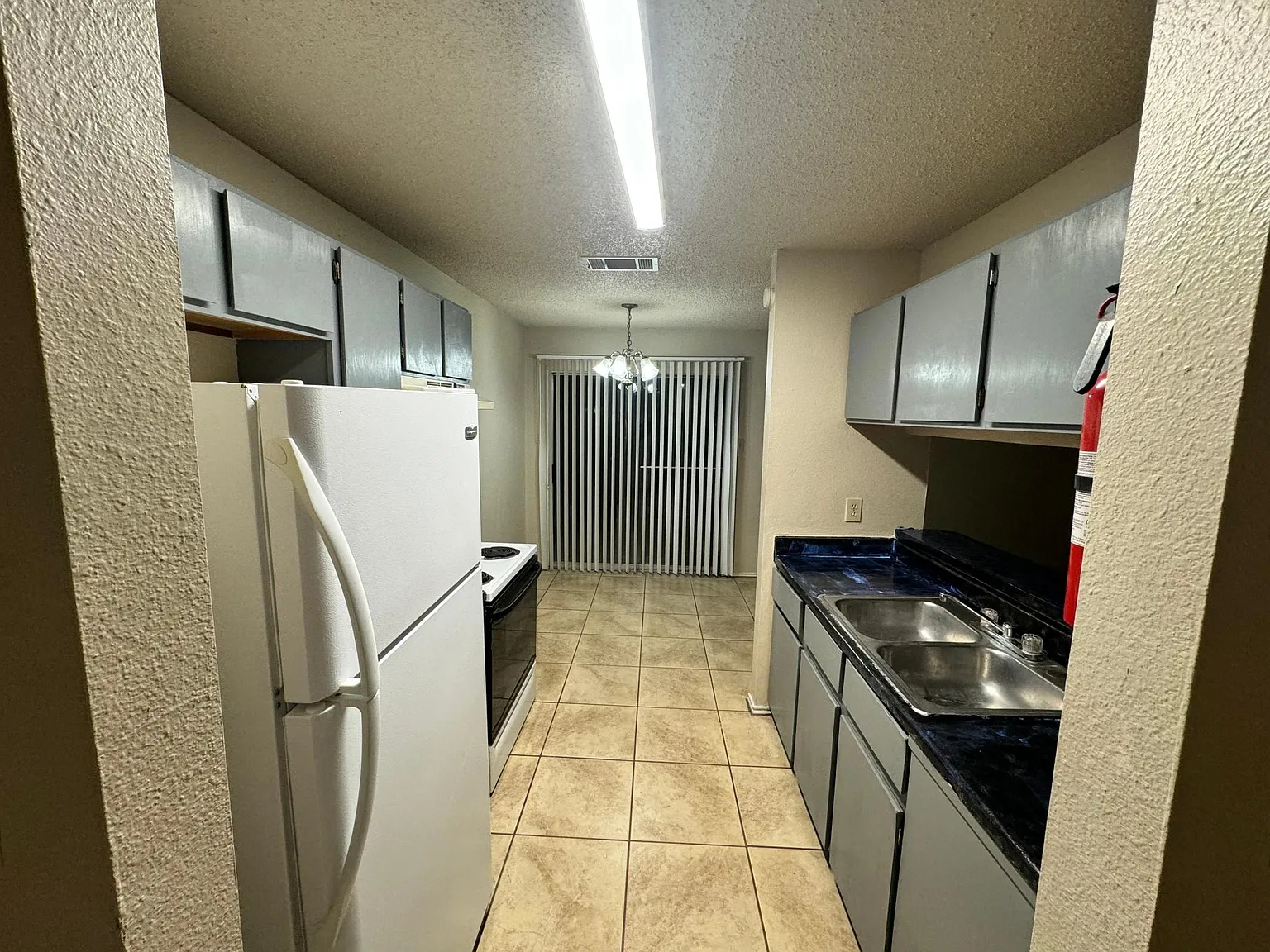 2 bed, 1.5 bath, 963 sqft, $1,095 — Photo 3