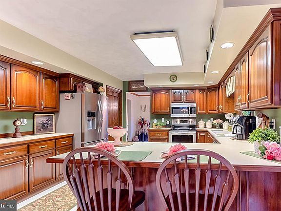 3rd image of 307 S Linnwood Dr