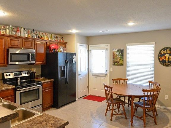 2nd image of 2560 Iron Ave