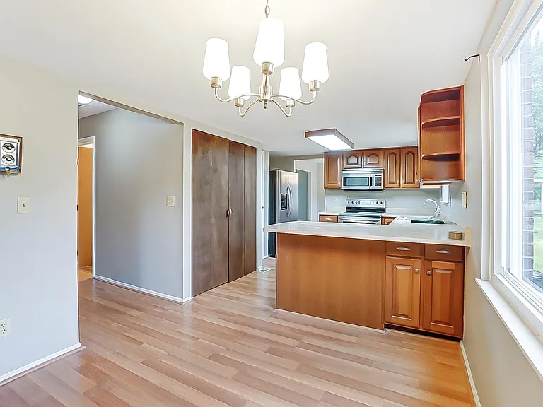 415 Rustic Ct — Photo 10