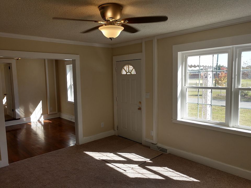 303 Mobley St Clover SC Zillow