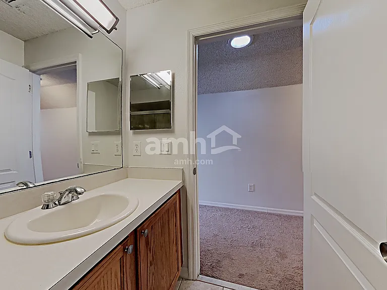 623 Horseman Dr — Photo 16