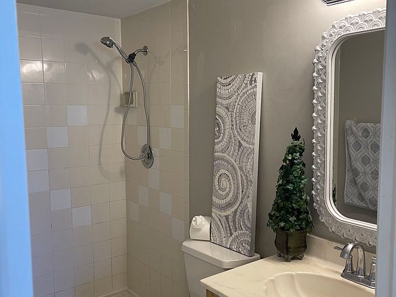 4th image of 427 SE 23rd Pl