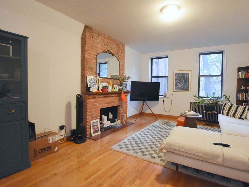 1st image of 7 Cornelia St APT 3C