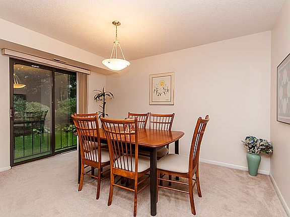 4th image of 1020 N Harlem Ave APT 1A